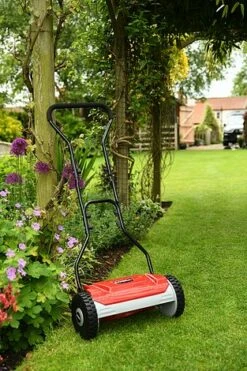 Cobra HM381 Hand Cylinder Mower 38cm (15in) With Grass Bag 11 Cobra HM381 Hand Cylinder Mower 38cm (15in) With Grass Bag -Plants Sale DSC 2486